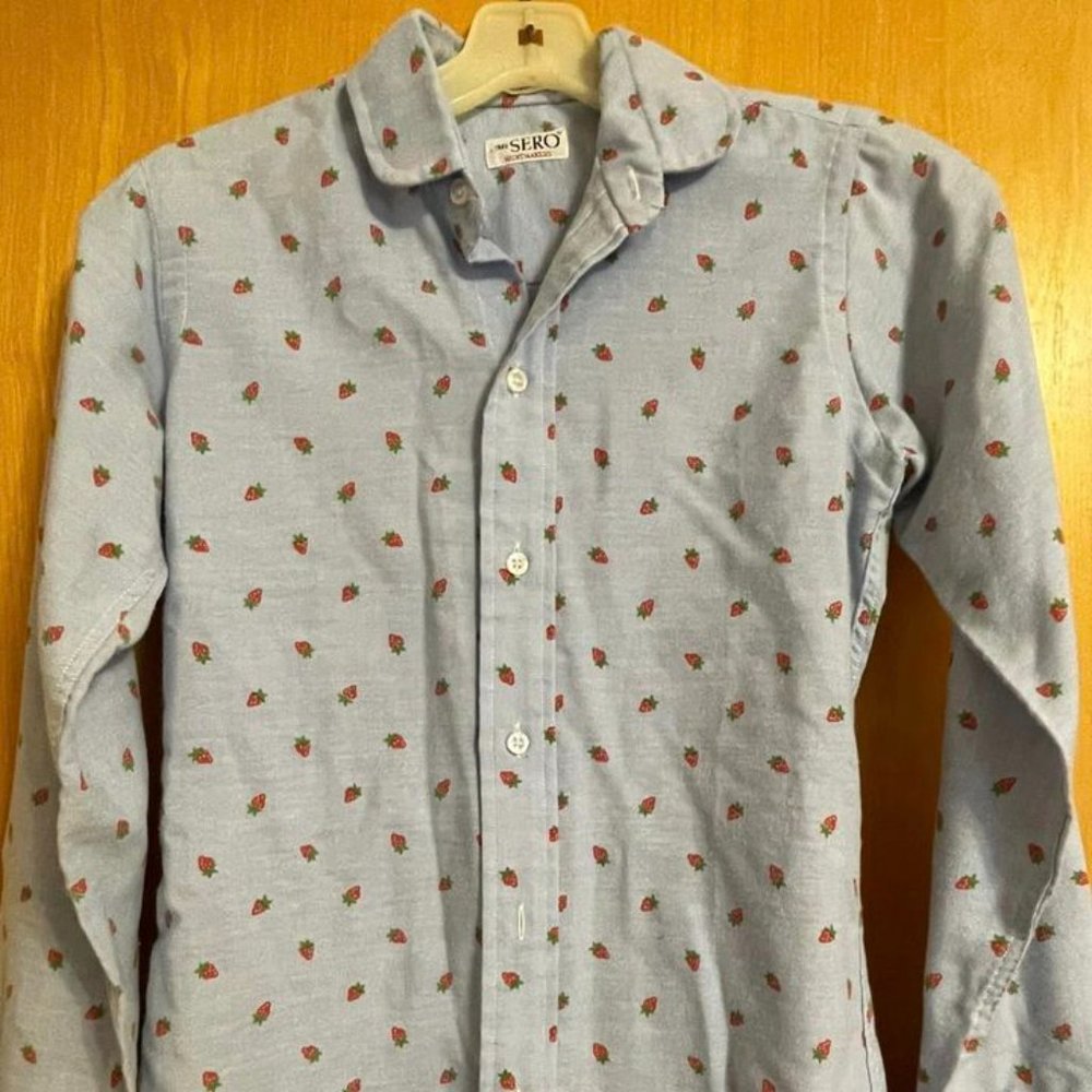 VINTAGE  Sero Shirtmakers” STRAWBERRY button-up blouse/shirt/top SIZE 6 SMALL